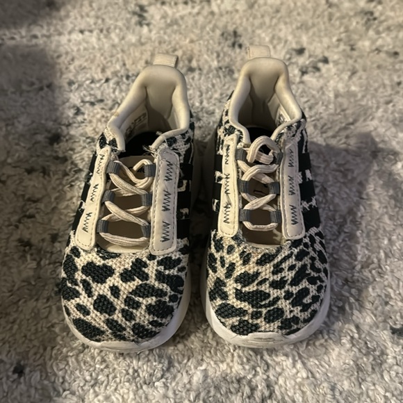 Adidas animal print shoe - Picture 2 of 2